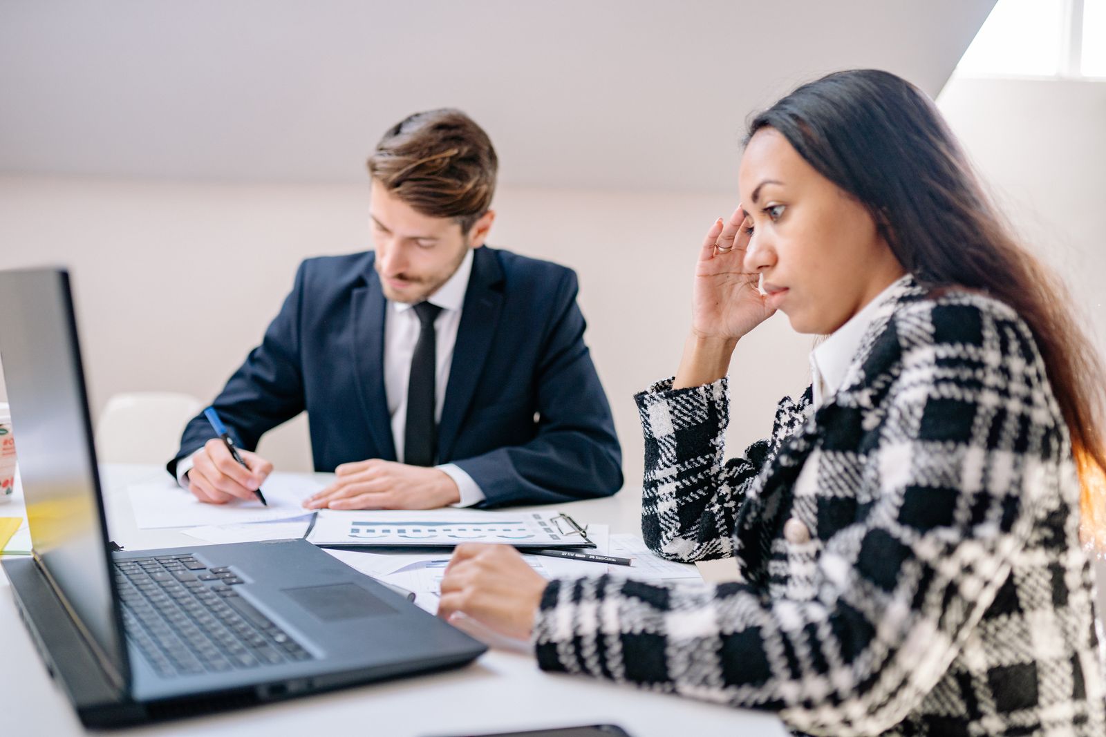 Erfolgreiche Zusammenarbeit im Team bei einem KnowledgeWerk-Projekt